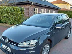Uranograu Gebraucht 2018 VW Golf VII Trendline Kleinwagen | 14.999 € (Fairer Preis)