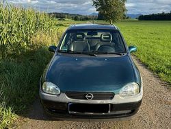 Grün Gebraucht 1998 Opel Corsa Kleinwagen | 1.000 €