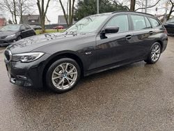 Schwarz Gebraucht 2022 BMW 330e Sport Line Kombi | 23.350 € (Guter Preis)