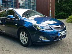 Blau Gebraucht 2011 Opel Astra Limousine | 8.500 € (Teuer)