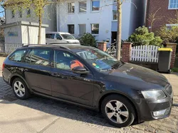 Schwarz Gebraucht 2013 Skoda Octavia Elegance Kombi | 7.700 € (Guter Preis)