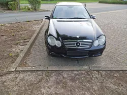 Schwarz Gebraucht 2007 Mercedes C200 Coupé | 1.990 €