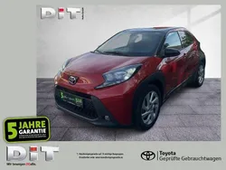 Chili red/ black mica (metallic) Gebraucht 2023 Toyota Aygo Pulse Kleinwagen | 14.940 € (Fairer Preis)