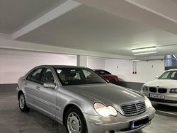 Silber Gebraucht 2001 Mercedes C200 Limousine | 2.900 €