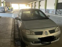Grau Gebraucht 2003 Renault Mégane II Limousine | 2.000 €