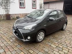 Schwarz Gebraucht 2016 Toyota Yaris Hybrid Basis Kleinwagen | 11.500 € (Guter Preis)