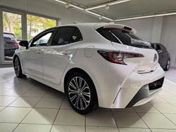 Weiß Gebraucht 2022 Toyota Corolla Hybrid Team Limousine | 17.999 € (Guter Preis)