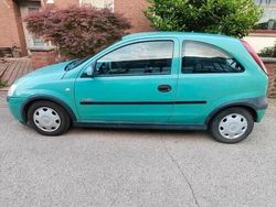 Grün Gebraucht 2001 Opel Corsa Kleinwagen | 750 € (Guter Preis)