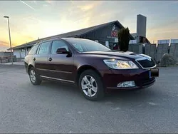 Rot Gebraucht 2012 Skoda Octavia Ambition Kombi | 5.500 € (Superpreis)