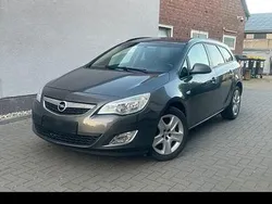 Grau Gebraucht 2011 Opel Astra Kombi | 3.800 €