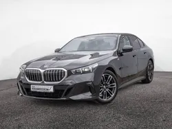 Black sapphire Gebraucht 2024 BMW 520 M Sport Limousine | 54.450 € (Fairer Preis)