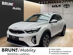Schneeweiß Gebraucht 2024 Kia Stonic Spirit SUV | 20.490 € (Guter Preis)