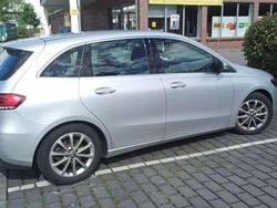 Silber Gebraucht 2020 Mercedes B200 Van / Kleinbus | 20.950 € (Superpreis)