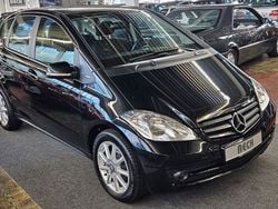 Schwarz Gebraucht 2009 Mercedes A160 Edition Limousine | 11.000 €