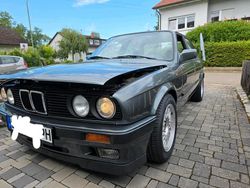 Grau Gebraucht 1989 BMW 320 Limousine | 16.900 €