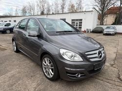 Grau Gebraucht 2009 Mercedes B180 Van / Kleinbus | 5.990 € (Guter Preis)