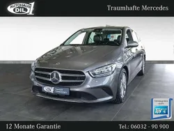 Grau (mountaingrau met.) Gebraucht 2019 Mercedes B180 Van / Kleinbus | 19.450 € (Fairer Preis)