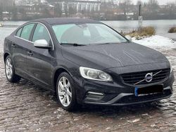 Schwarz Gebraucht 2016 Volvo S60 R-Design Limousine | 9.500 € (Fairer Preis)