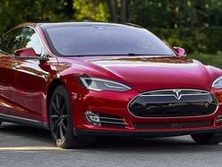 Rot Gebraucht 2014 Tesla Model S Limousine | 29.900 €