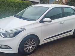 Weiß Gebraucht 2015 Hyundai i20 Classic Kleinwagen | 5.999 € (Fairer Preis)