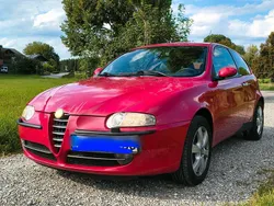 Rot Gebraucht 2001 Alfa Romeo 147 Kleinwagen | 2.300 €