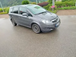 Grau Gebraucht 2011 Opel Zafira Van / Kleinbus | 2.500 € (Guter Preis)