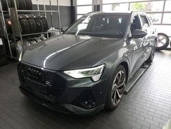 Grau Gebraucht 2023 Audi e-tron S-Line SUV | 42.760 € (Etwas zu teuer)