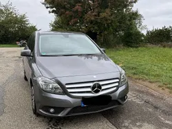 Grau Gebraucht 2014 Mercedes B180 Van / Kleinbus | 10.900 € (Fairer Preis)