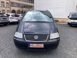 Schwarz Gebraucht 2009 VW Sharan Trendline Van / Kleinbus | 5.990 € (Etwas zu teuer)