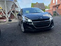 Schwarz Gebraucht 2016 Peugeot 208 Kleinwagen | 6.490 € (Fairer Preis)