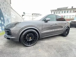 Grau Gebraucht 2020 Porsche Cayenne SUV | 68.500 € (Teuer)