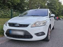 Weiß Gebraucht 2008 Ford Focus Ambiente Limousine | 1.400 € (Guter Preis)