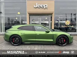 Grün (mambagrün) Gebraucht 2023 Porsche Taycan 4S Sport Turismo Limousine | 78.490 € (Guter Preis)