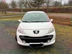 Weiß Gebraucht 2009 Peugeot 207 Urban Move Limousine | 2.100 € (Guter Preis)
