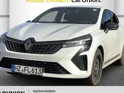 Weiß Gebraucht 2024 Renault Clio V Techno Limousine | 20.690 € (Etwas zu teuer)