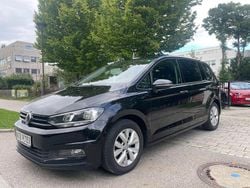 Schwarz Gebraucht 2018 VW Touran Trendline Van / Kleinbus | 13.700 € (Fairer Preis)