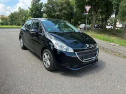 Lackierung schwarz perla Gebraucht 2014 Peugeot 208 Active Kleinwagen | 6.450 € (Fairer Preis)