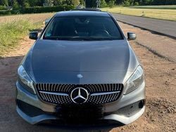 Grau Gebraucht 2015 Mercedes 220 AMG line Limousine | 16.599 €