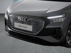 Grau Gebraucht 2025 Audi Q4 e-tron SUV | 47.449 € (Teuer)