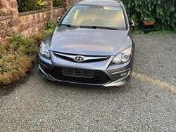 Grau Gebraucht 2012 Hyundai i30 Comfort Kombi | 3.500 € (Superpreis)