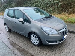Grau Gebraucht 2016 Opel Meriva Van / Kleinbus | 9.000 € (Fairer Preis)