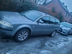 Grau Gebraucht 2001 VW Passat Kombi | 1.250 € (Guter Preis)