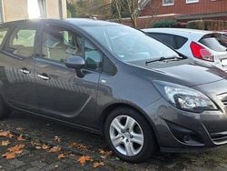Grau Gebraucht 2011 Opel Meriva Innovation Van / Kleinbus | 3.550 € (Guter Preis)