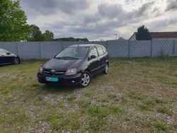 Schwarz Gebraucht 2002 Nissan Almera Tino Van / Kleinbus | 550 €