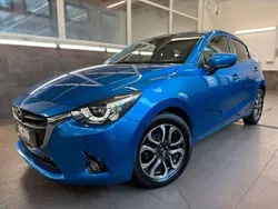 Blau Gebraucht 2016 Mazda 2 Limousine | 10.988 €