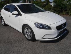 Weiß Gebraucht 2016 Volvo V40 Kinetic Kombi | 11.480 € (Fairer Preis)