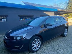 Grau Gebraucht 2013 Opel Astra Kombi | 6.400 € (Etwas zu teuer)