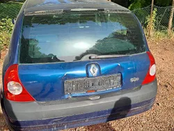 Blau Gebraucht 2003 Renault Clio II Kleinwagen | 650 € (Guter Preis)