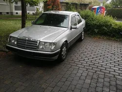 Silber Gebraucht 1992 Mercedes E250 Limousine | 5.200 €