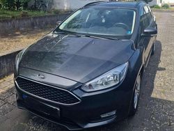 Grau Gebraucht 2015 Ford Focus Kombi | 6.190 € (Guter Preis)